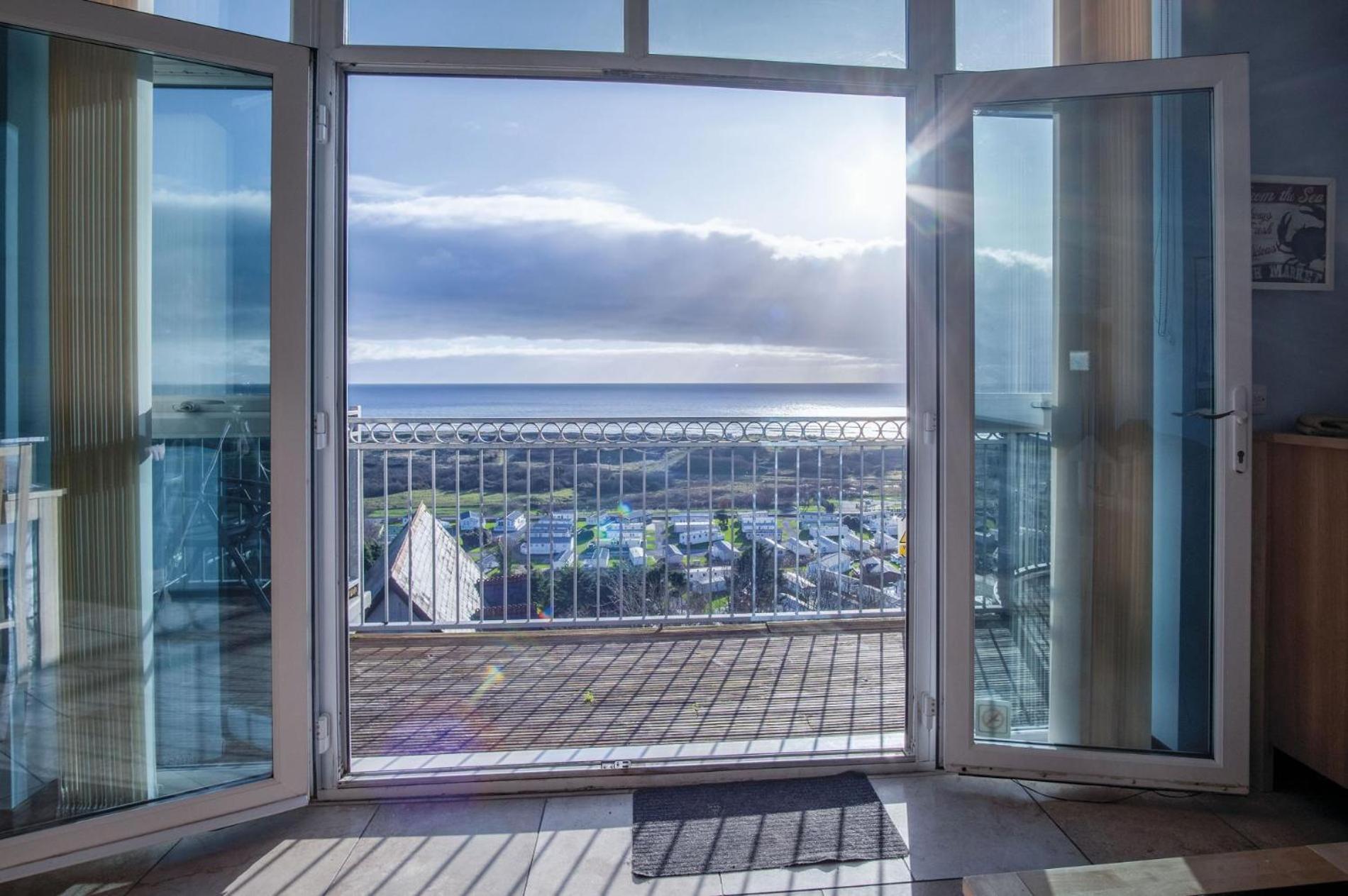 Ewyn Y Don - 2 Bedroom Apartment - Pendine Buitenkant foto