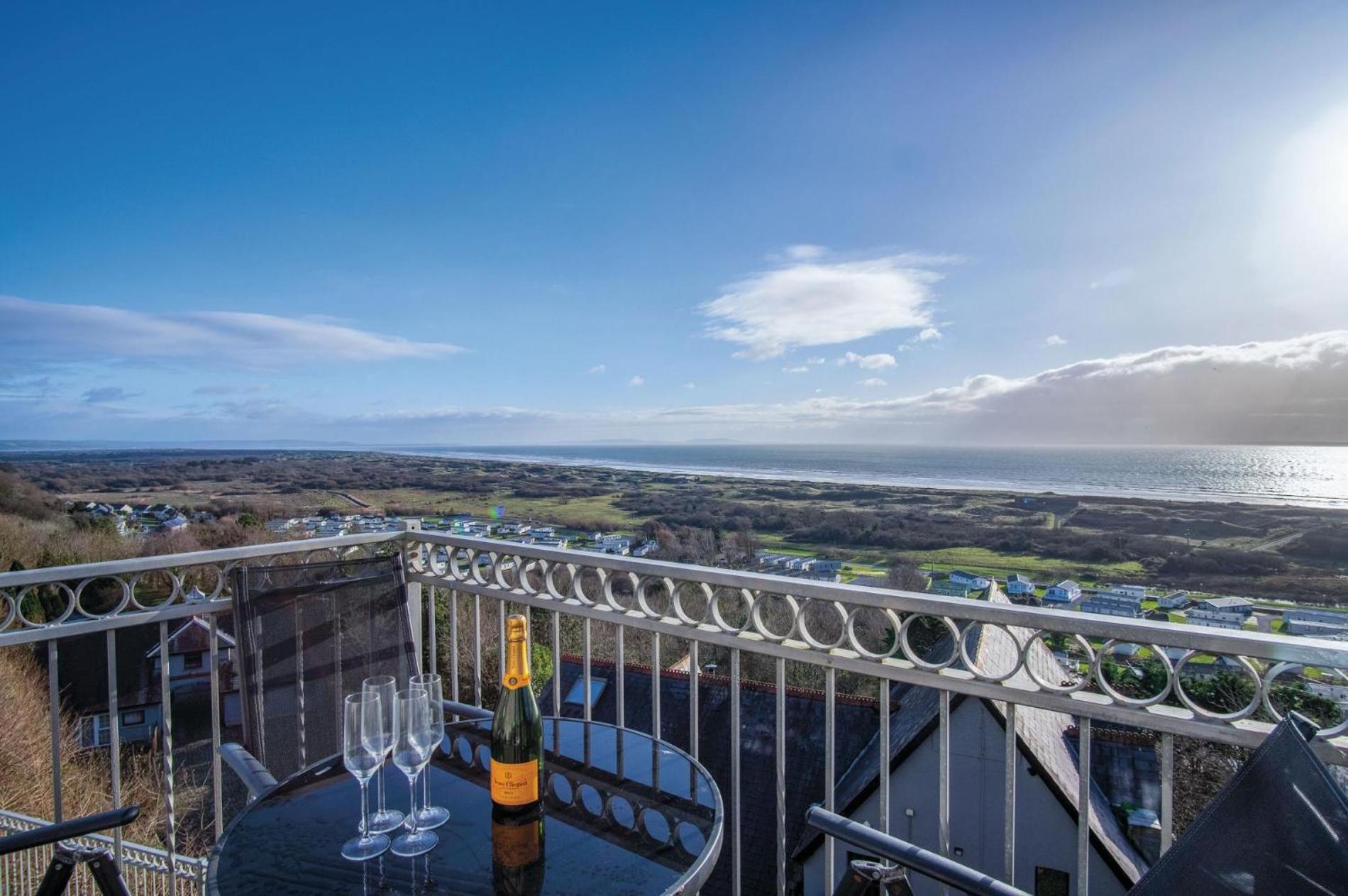 Ewyn Y Don - 2 Bedroom Apartment - Pendine Buitenkant foto